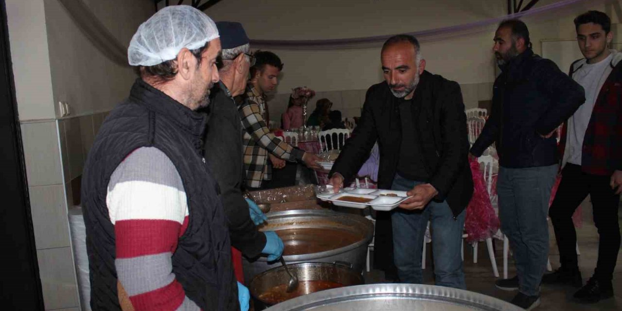 Osmaneli de depremzede öğrenciler ve aileleriyle birlikte iftar yaptılar