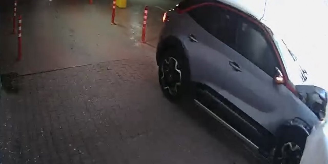 Bir gün önce satın aldığı engelli aracıyla kaza yaptı, o anlar kamerada