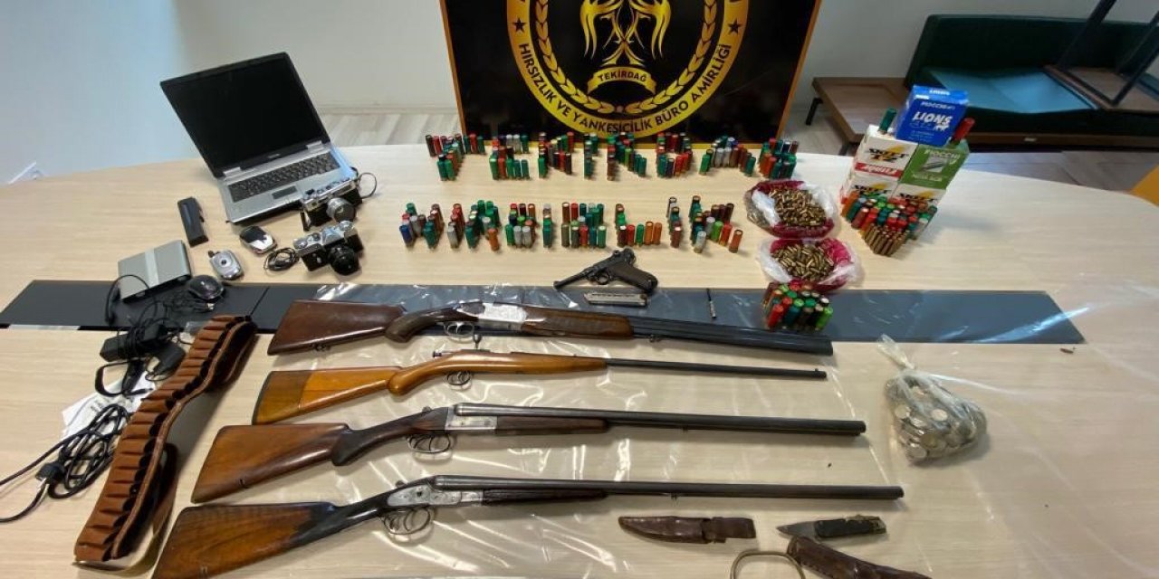 Evlerden silah, mermi ve elektronik cihaz çaldılar