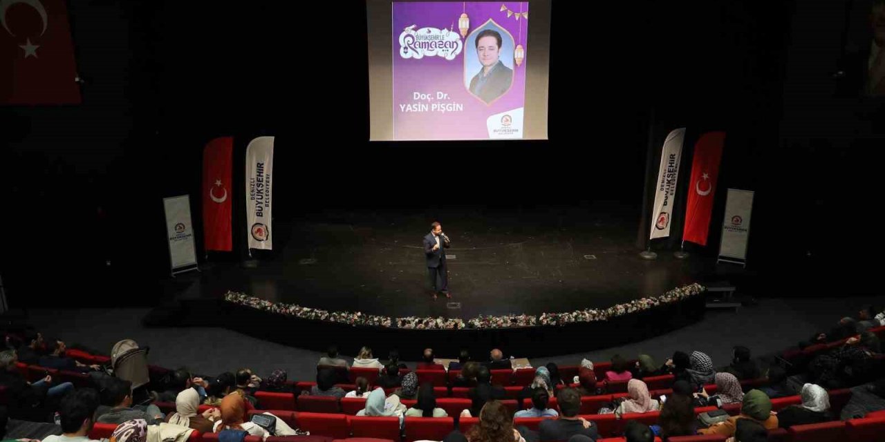 İlahiyatçı yazar Doç. Dr. Pişgin, Denizlililerle buluştu