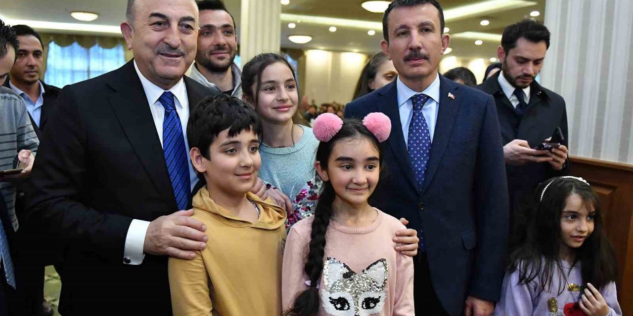 Bakan Çavuşoğlu Altındağlılarla iftar yaptı