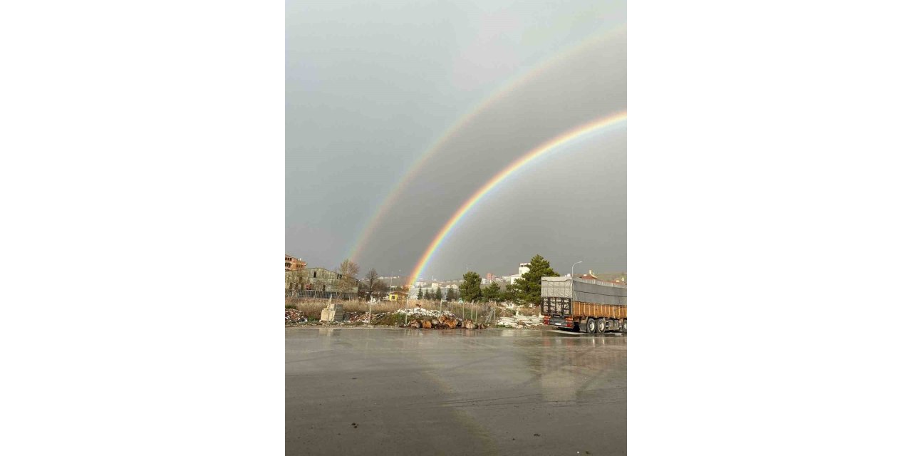 Gökkuşağı görsel şölen oluşturdu