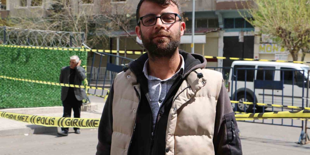 Diyarbakır’da bir bölümü çöken bina sakinleri yıkım için imzada