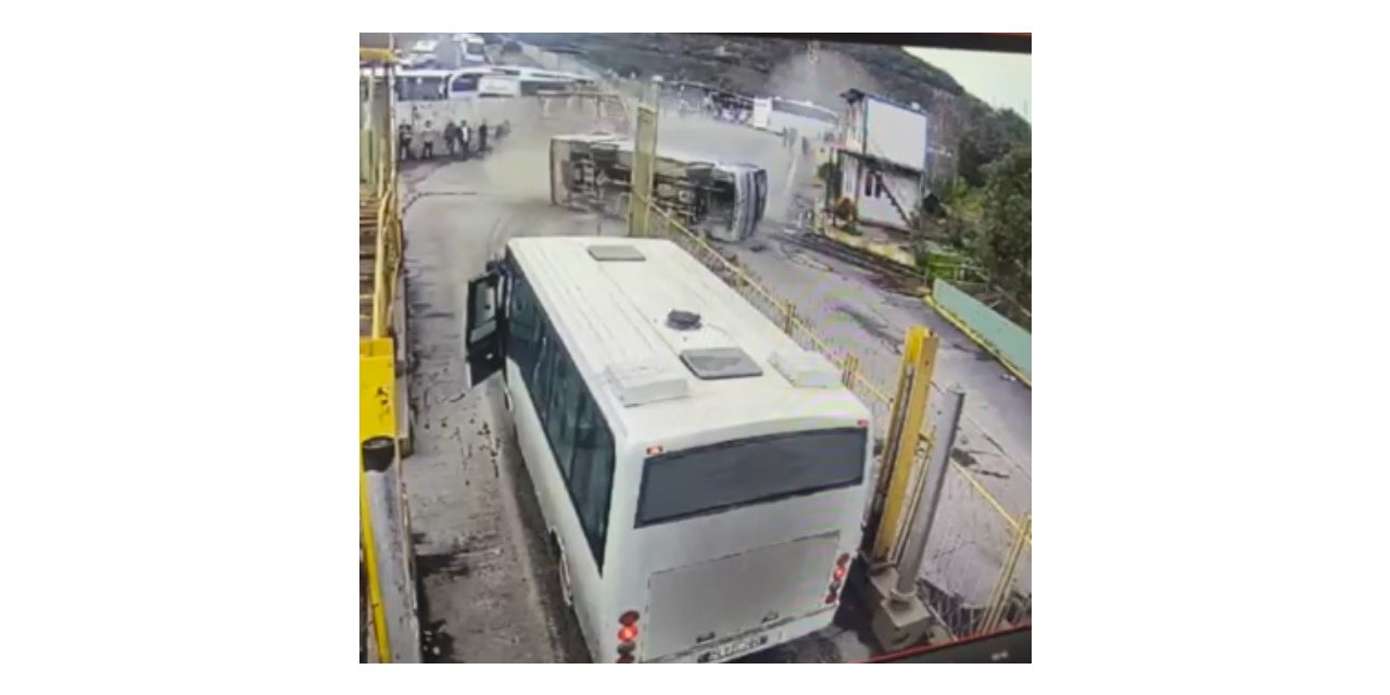 Biga’da 17 işçinin yaralandığı otobüs kazası güvenlik kamerasına yansıdı