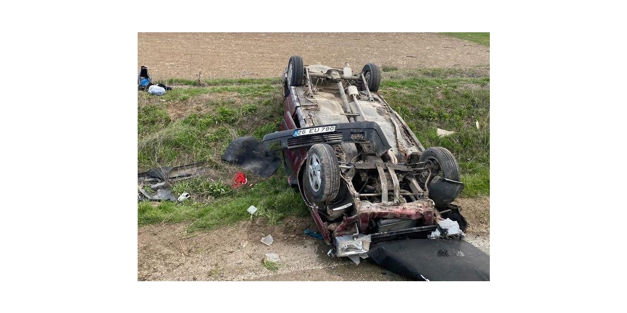 Takla atan araçtaki 2 kişi hafif yaralandı