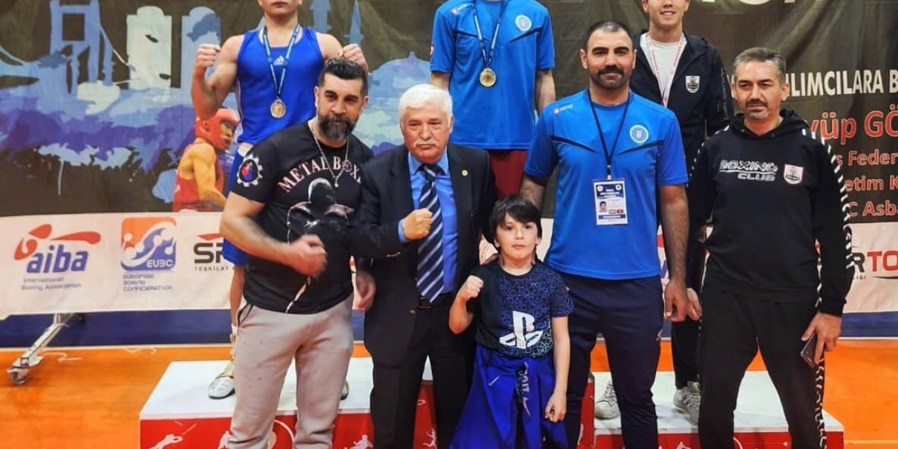 Manisalı boksör Türkiye ikincisi oldu