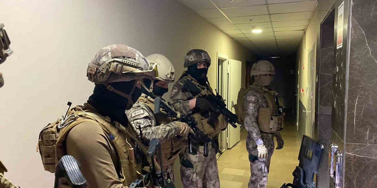 İstanbul merkezli 18 ilde siber dolandırıcılık operasyonu: 153 kişi gözaltında