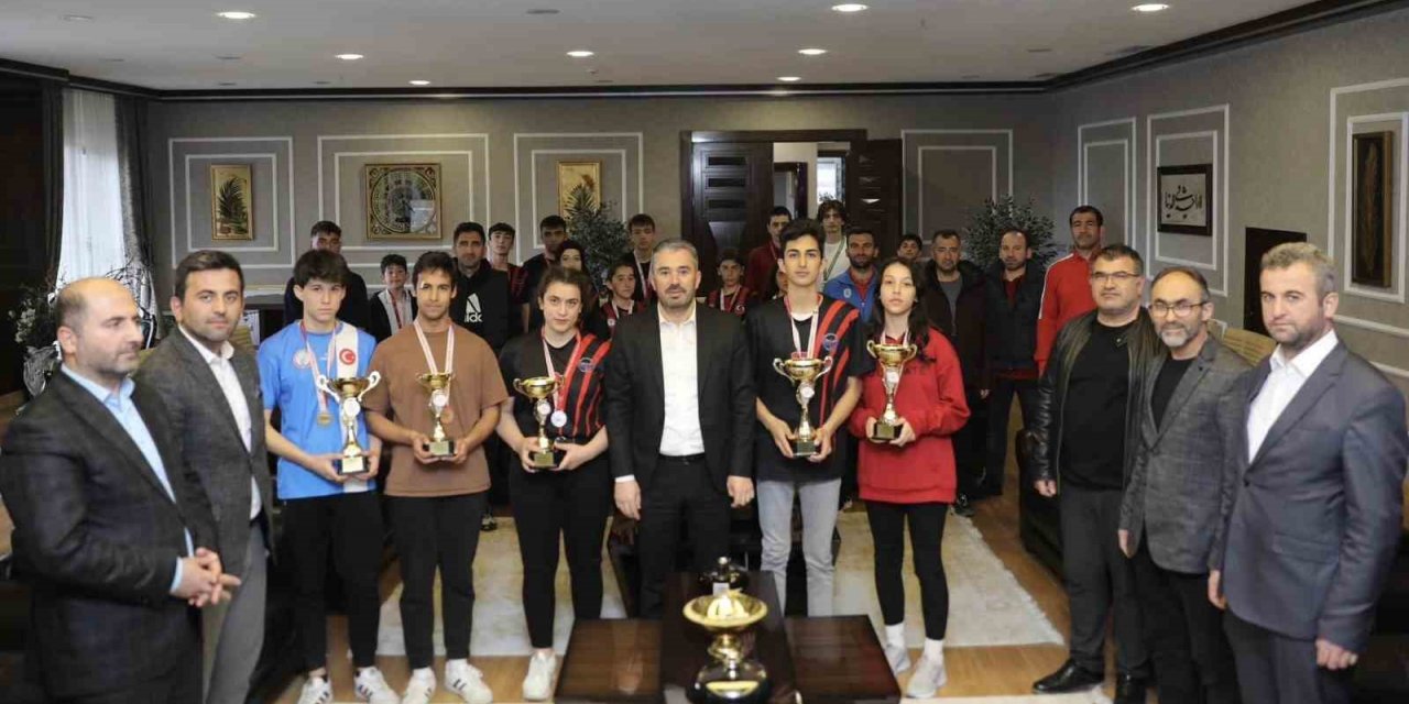 Hokey şampiyonasına Pursaklar damgası