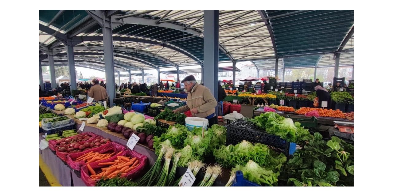 Altınova Kapalı Pazaryeri’nde ilk pazar kuruldu