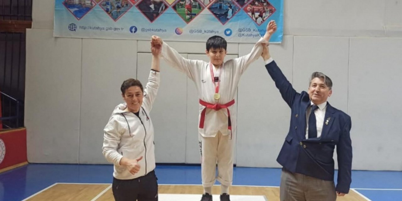 Emet Ashaboğlu Ortaokulu öğrencilerinden taekwondo da 2 il birinciliği