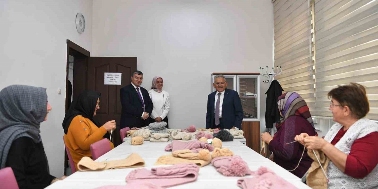 Büyükşehir’in "Çocuklarımıza iyilik örün" Kampanyası ile 4 bin yumak ip, iyiliğe dönüştü