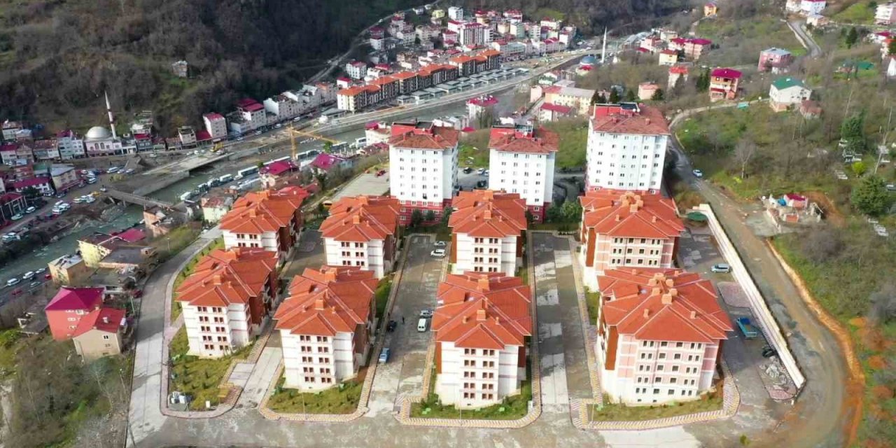 Giresun’da selin yaraları sarıldı, selzedeler anahtarlarını alarak evlerine kavuştu