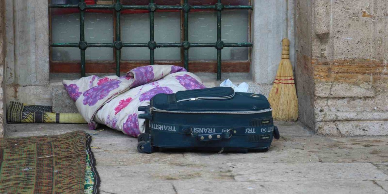 Bomba ihbarı yapılan valizden, battaniye çıktı