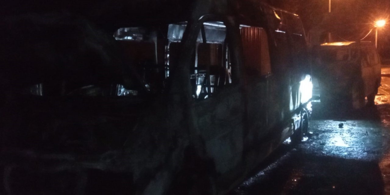 Minibüsü alev alev yanan baba: "Bence oğlum yaktı"
