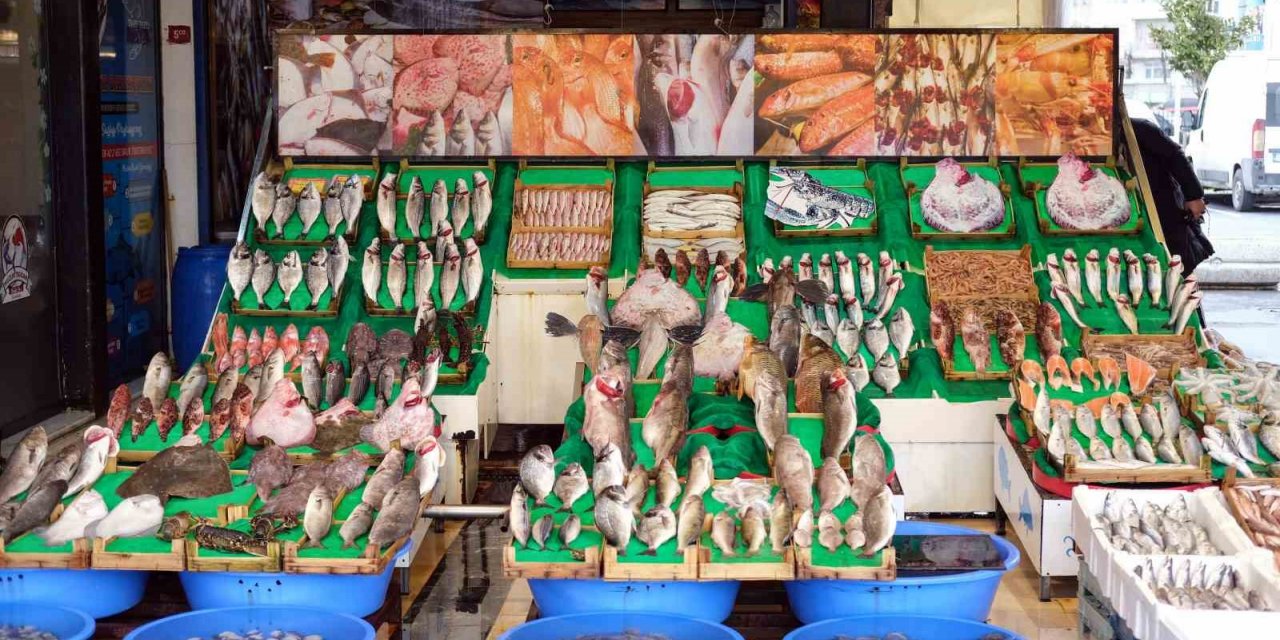 Av yasağı öncesi tezgahlarda balık azaldı, fiyatlar yükseldi