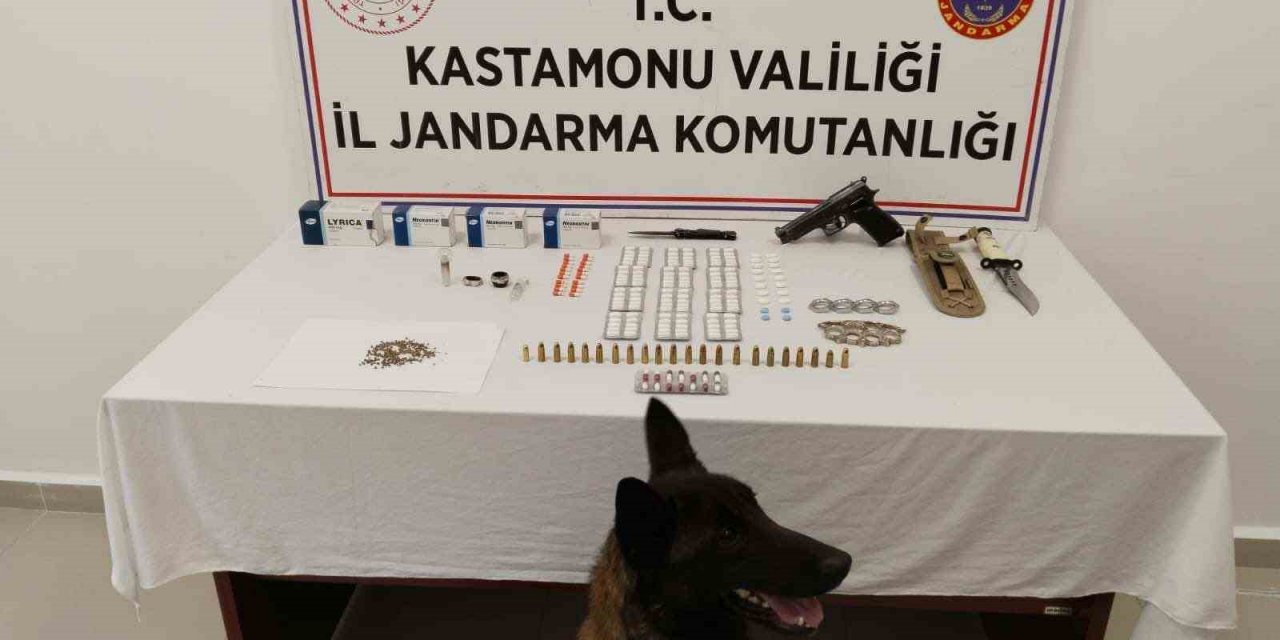 Kastamonu’da 176 adet sentetik ecza hapı ele geçirildi: 2 gözaltına alındı