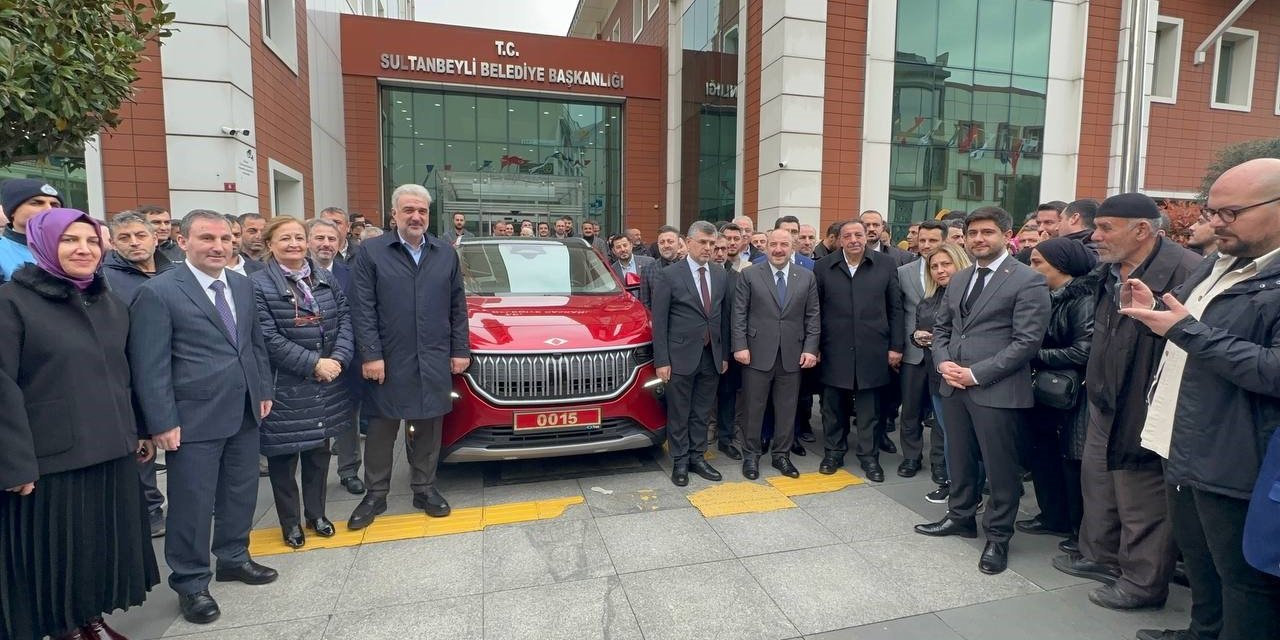 Sanayi ve Teknoloji Bakanı Mustafa Varank, Sultanbeyli’ye Togg otomobil ile geldi