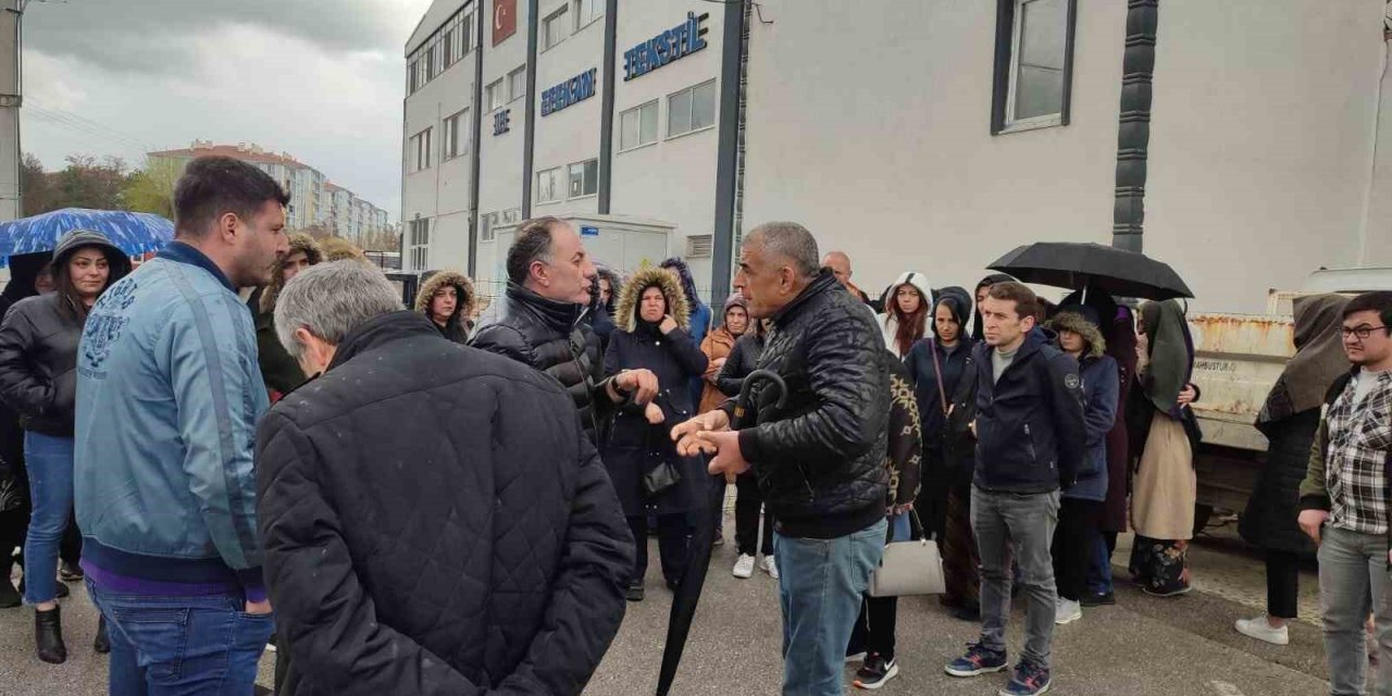 Şehit babası, eşinin 3 aydır maaşını vermeyen patronuyla yağmur altında böyle tartıştı