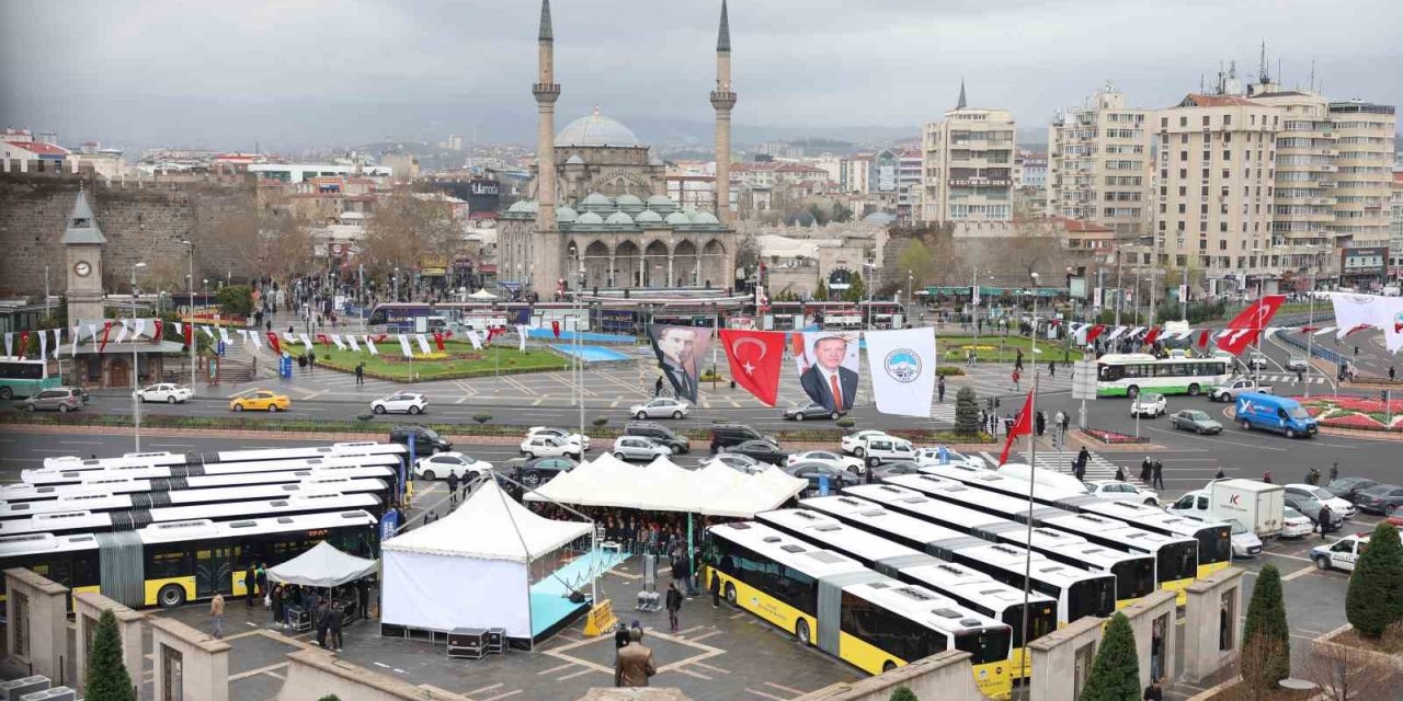 Başkan Büyükkılıç, 12 adet yeni otobüsü tanıttı