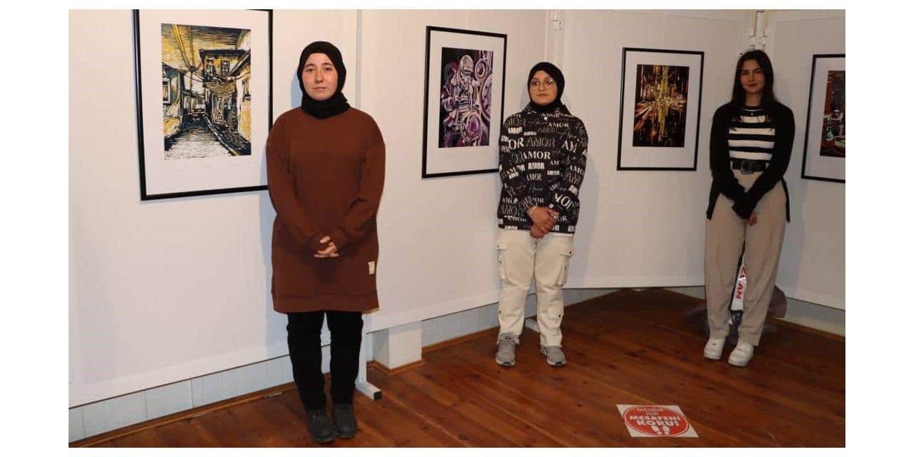 Geleceğin sanatçıları eserlerini sergiledi