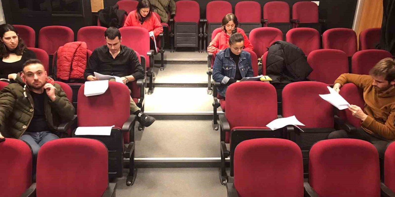 Geleceğin tiyatrocuları İzmit Belediyesi Sanat Akademisi’nde yetişiyor