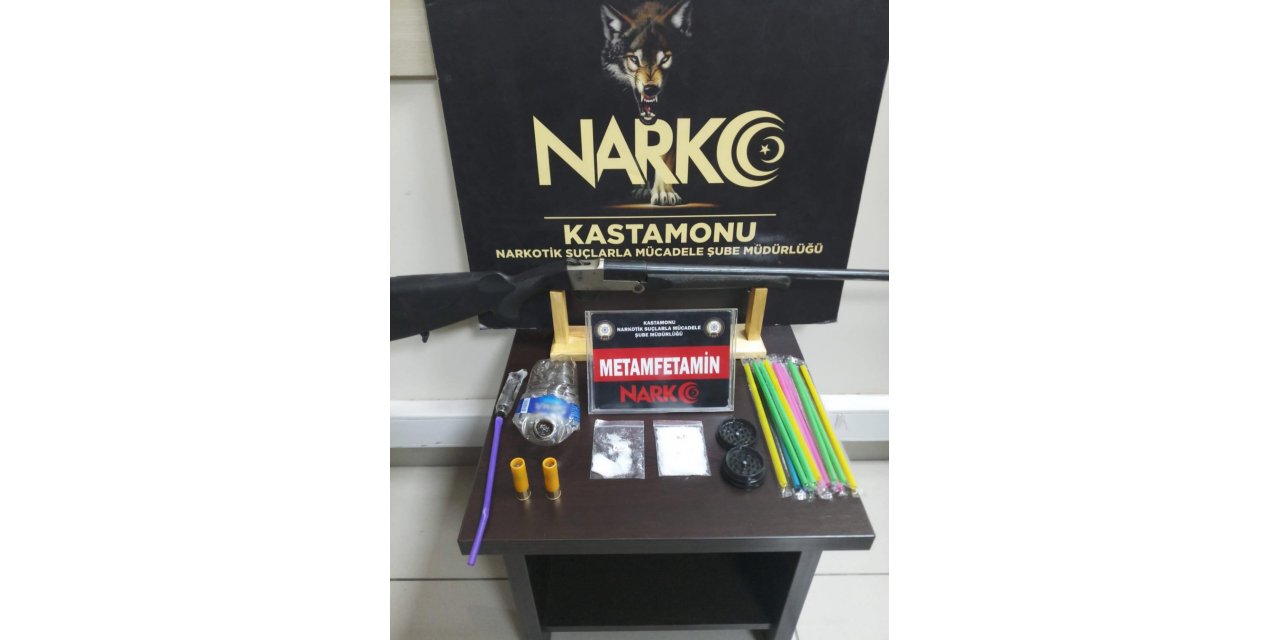 Polisi fark edip uyuşturucuyu araçtan atan şahıslar ‘Ceku’dan kaçamadı