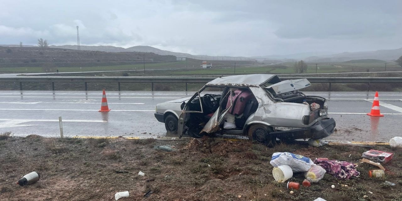 Sivas’ta tırla otomobil çarpıştı: 3 yaralı