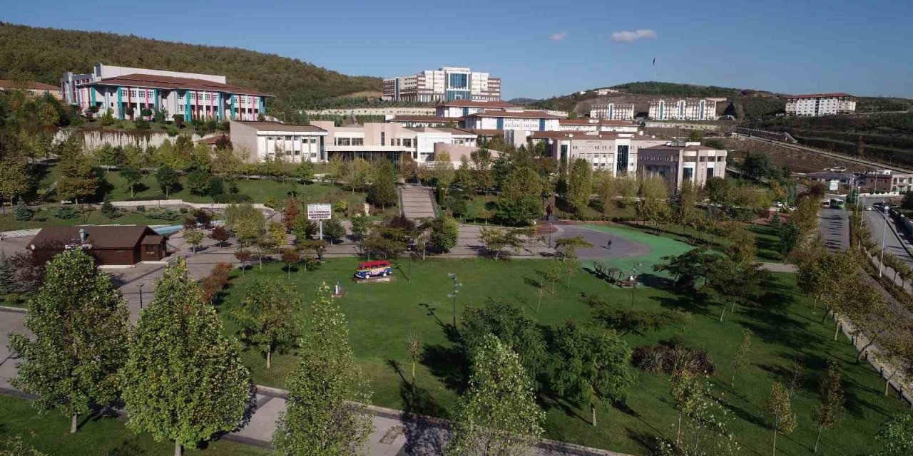 Düzce Üniversitesi Eczacılık Fakültesi ilke imza attı