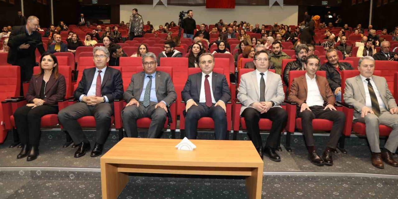 ERÜ’de ‘Deprem Bölgesiyle Tek Yürek ERÜ’ konulu söyleşi düzenlendi