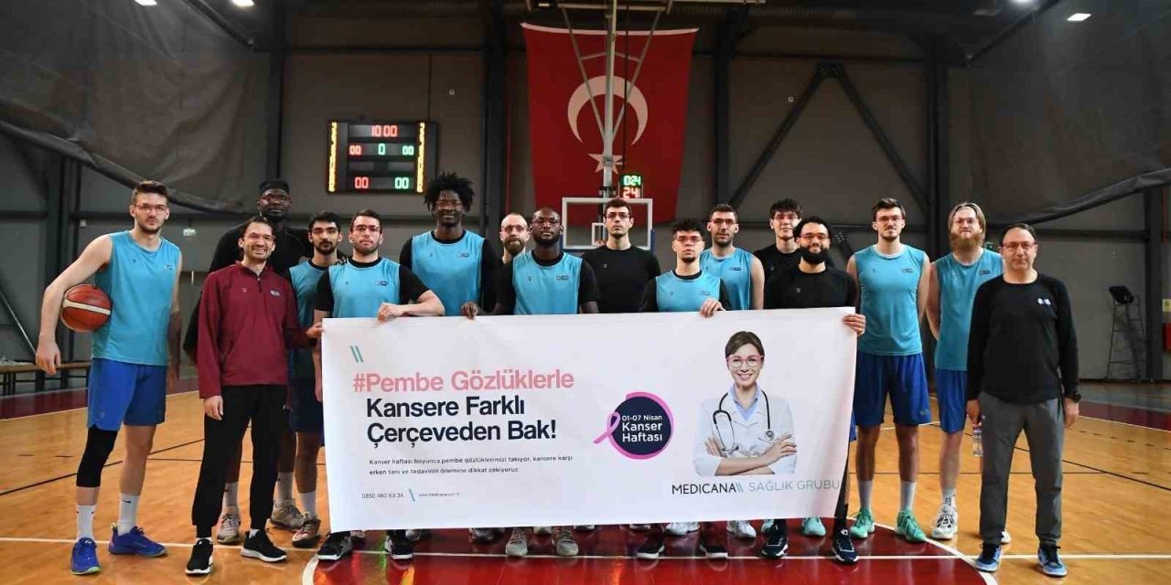 Basketbolculardan kansere pembe gözlük