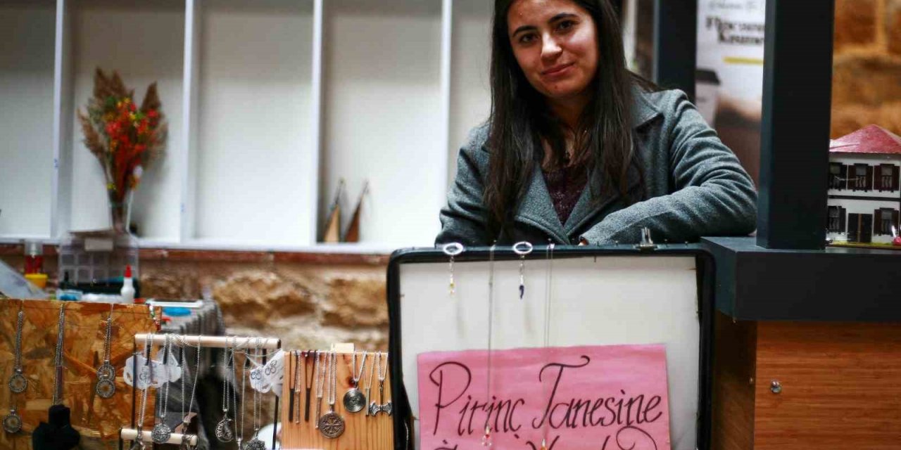 Ankara’da, 8 asırlık sanatı "Bir pirinç tanesinin hikayesi" diyerek yaşatmaya çalışıyor