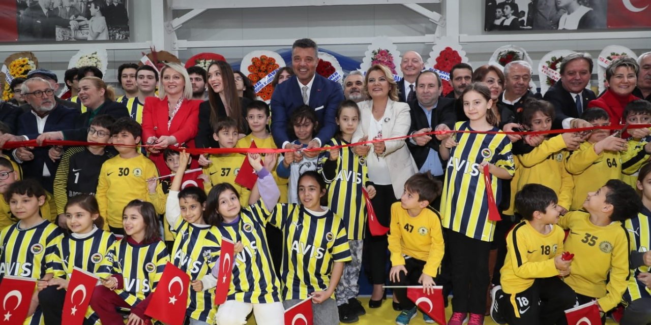 24’üncü spor salonunu İzmit’te açtı