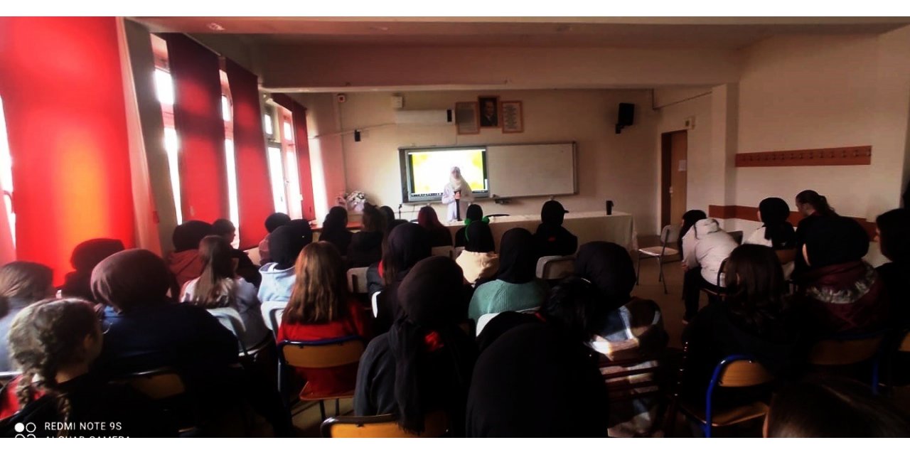 Kız öğrencilere farkındalık eğitimi