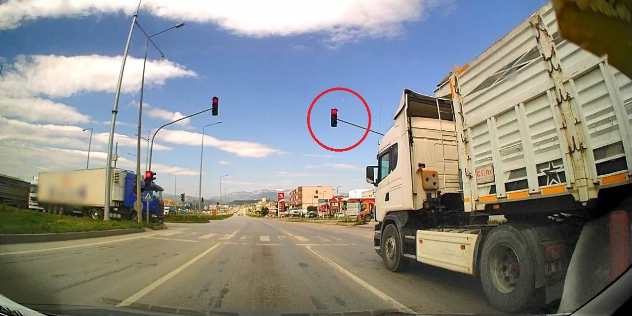 Trafikte tehlikeli hareketler kamerada