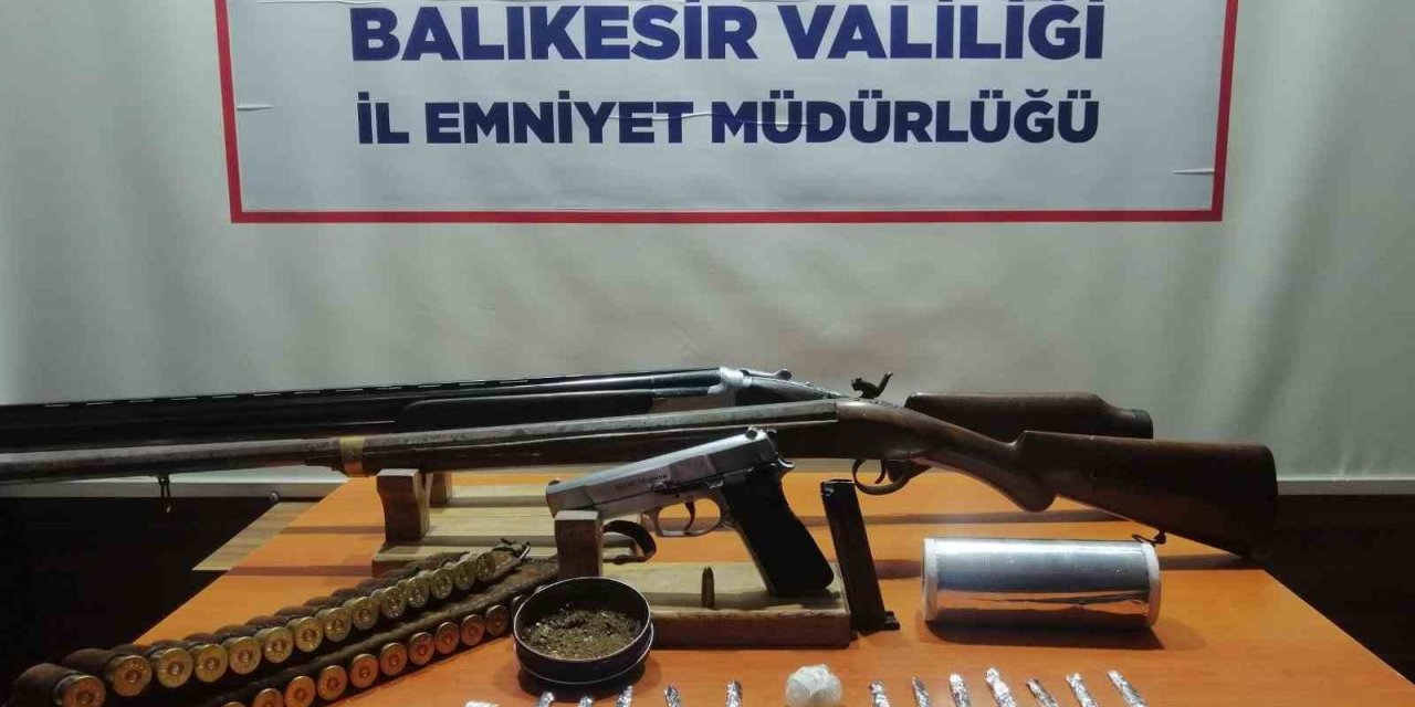 Bandırma’da silah ve uyuşturucu ele geçirildi