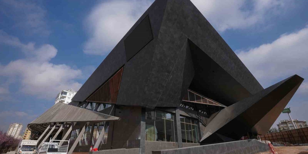 D.T. Şehitkamil Sahnesi’nde geri sayım başladı