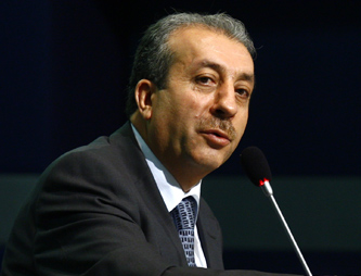 Bakan Eker ölümden döndü!