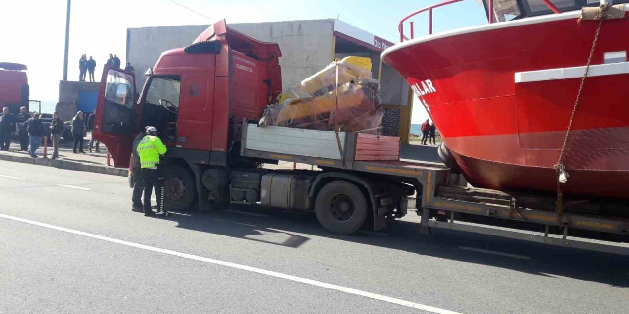 Teknenin üzerinde üst geçidi farketmedi