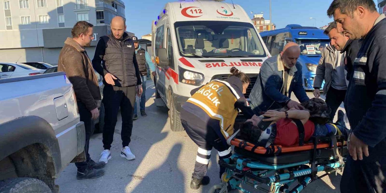 Sinop’ta pikap ile çarpışan motosiklet sürücüsü yaralandı