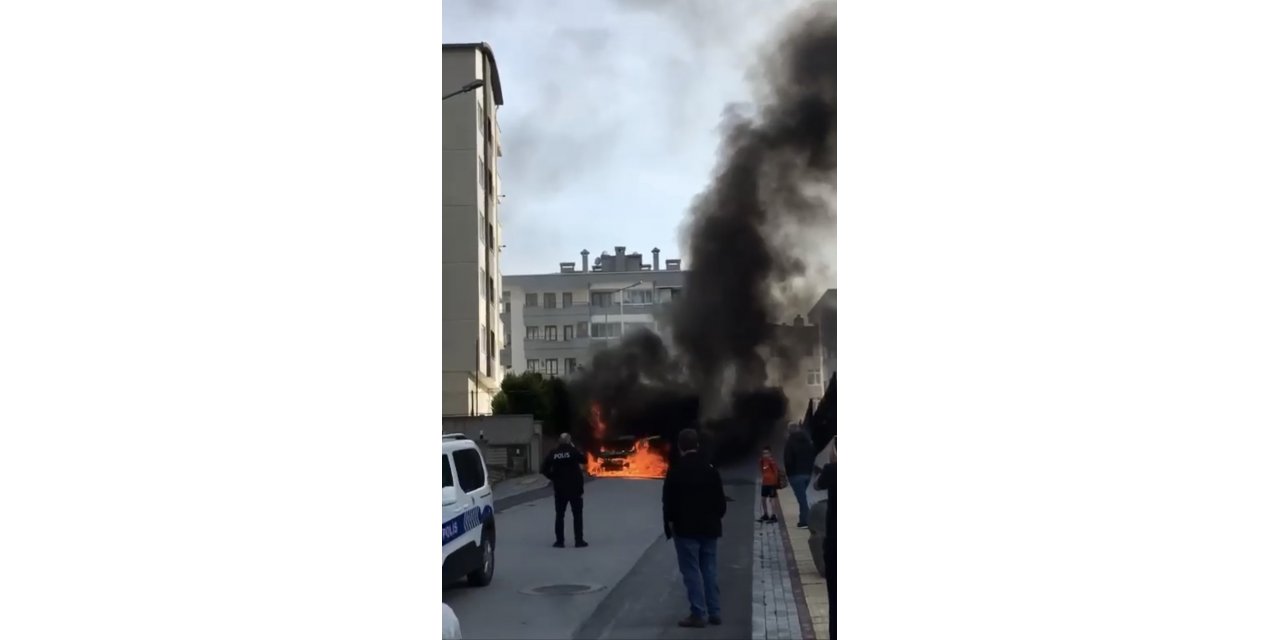 Hafif ticari araç alev alev yandı