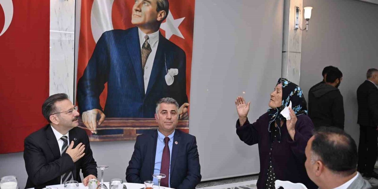 Aydın Valisi Aksoy, romanlarla iftar yemeğinde bir araya geldi