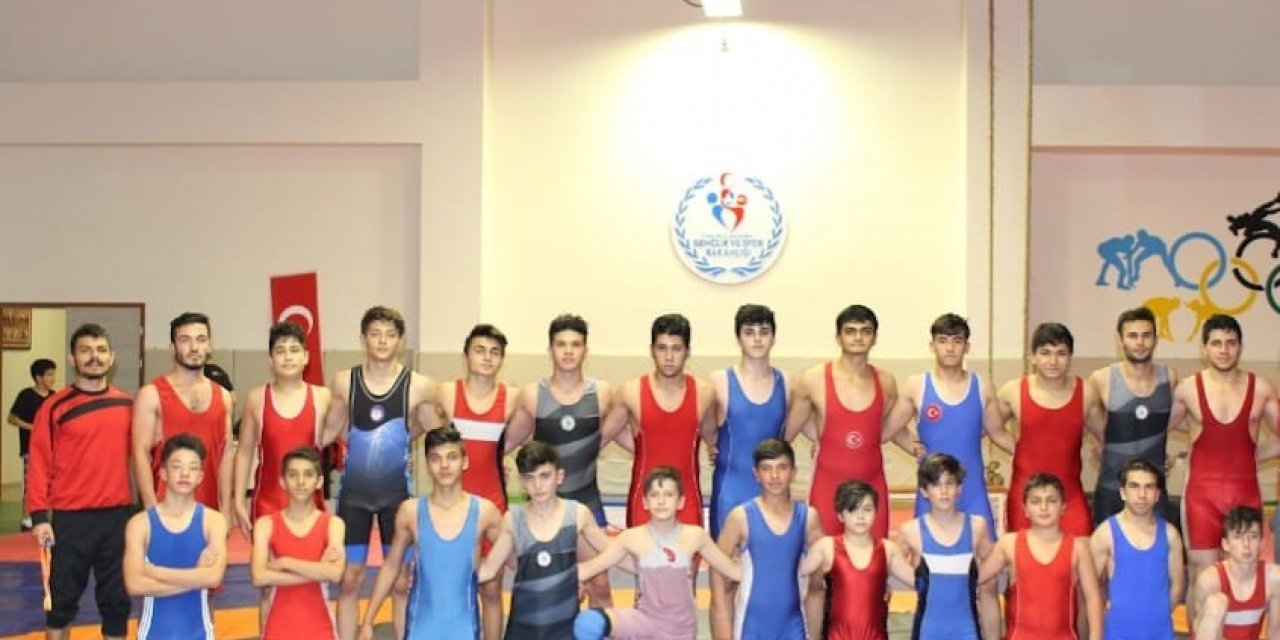 Eskişehir’den 10 sporcu madalya için güreşecek