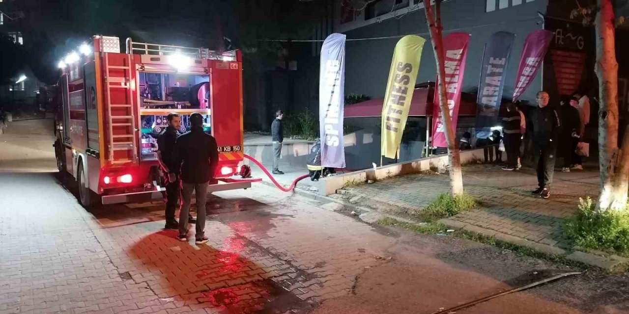 Fitness salonunda çıkan yangın söndürüldü