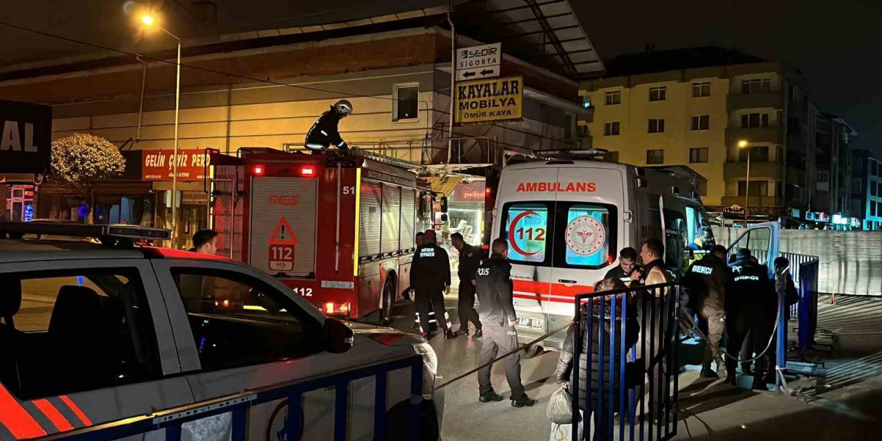 Topu dereye düşünce peşinden atladı, 12 yaşındaki çocuğu itfaiye kurtardı