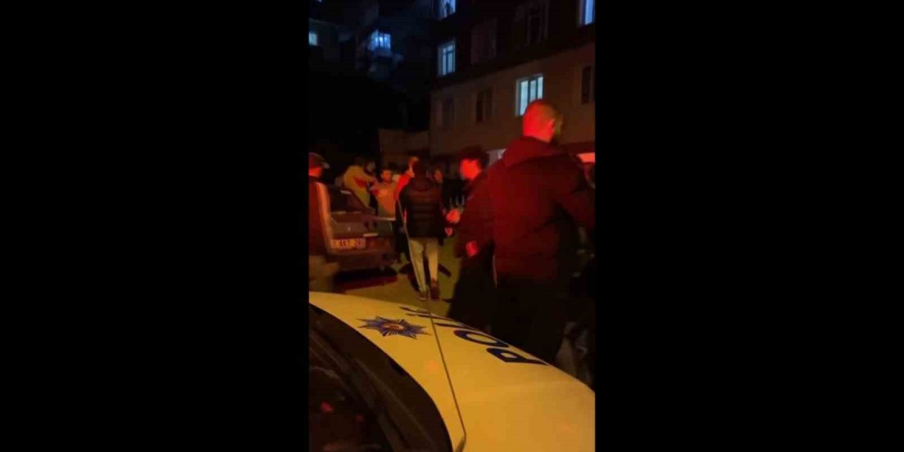 Kalabalık iki grup arasında kavga: 4 yaralı