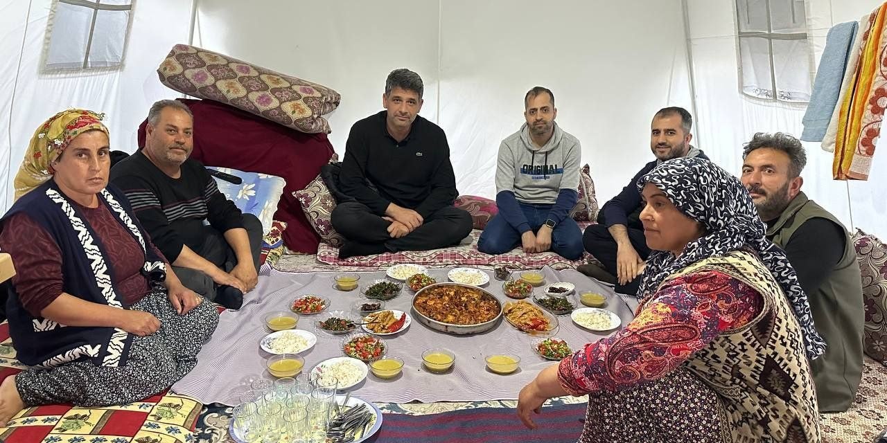 Başkan Kocaman, çadırda gönül sofrasına konuk oldu