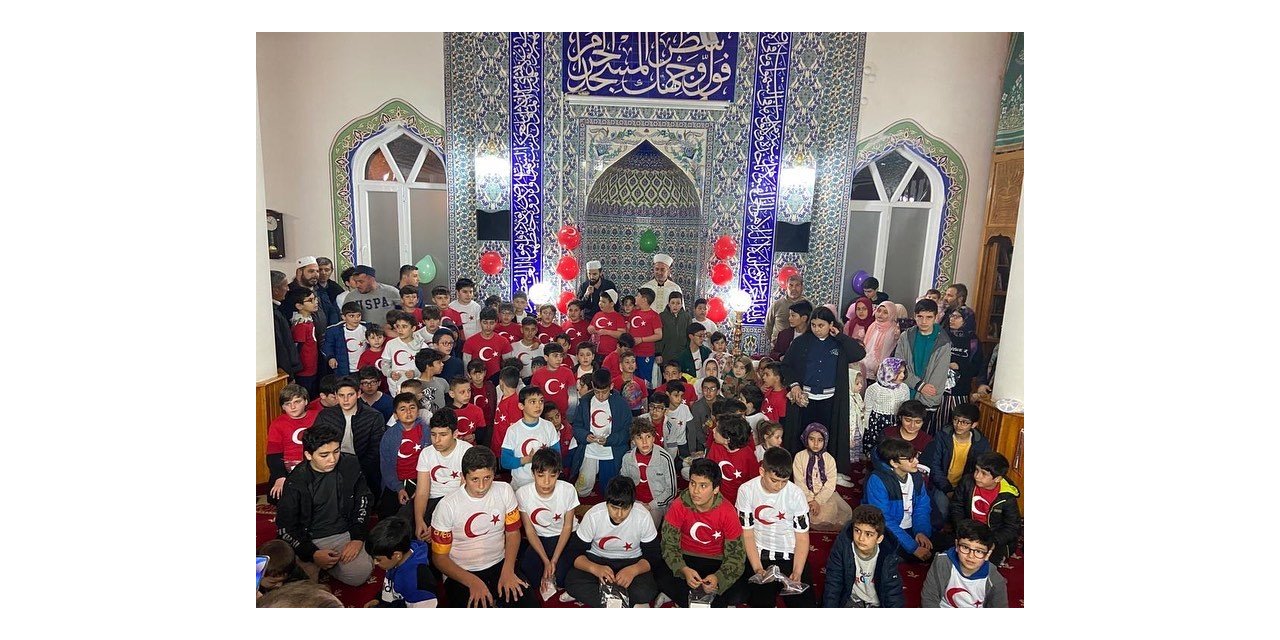 Aydınlı çocuklar camileri dolduruyor