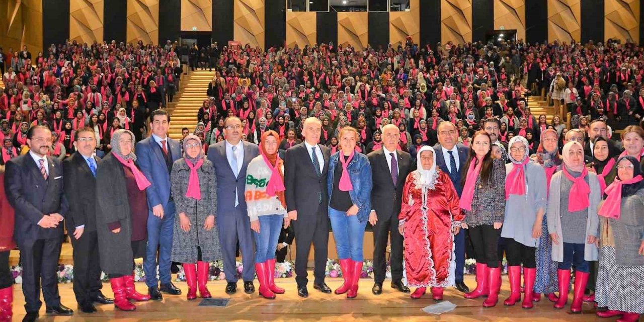 Denizli’nin 428 mahallesindeki 7 bin 552 kadına süt işleme ve hijyen eğitini verildi