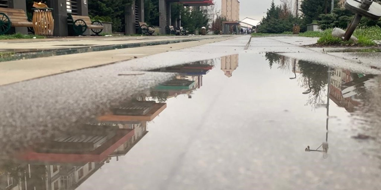 Eskişehirliler güne yağmurla başladı