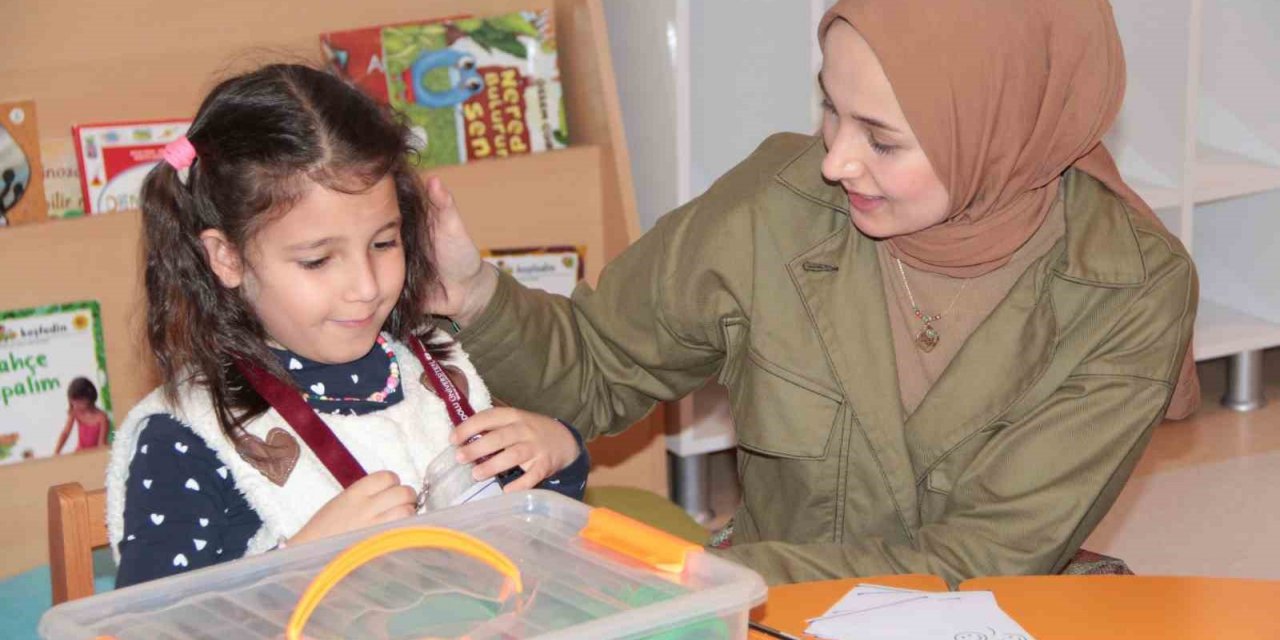 TÜDAM’da eğlenerek öğrenen depremzede çocuklar farklı atölyelerde eğitim alıyor